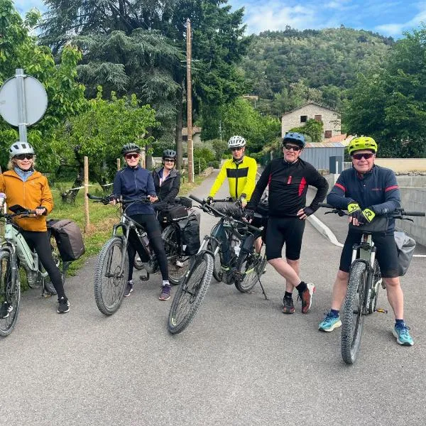 Comme à la maison près de la DOLCE VIA，位于Saint-Fortunat-sur-Eyrieux的酒店