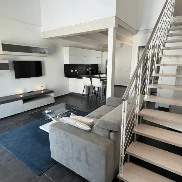 Elegant loft by the sea，位于蓬他码头的酒店