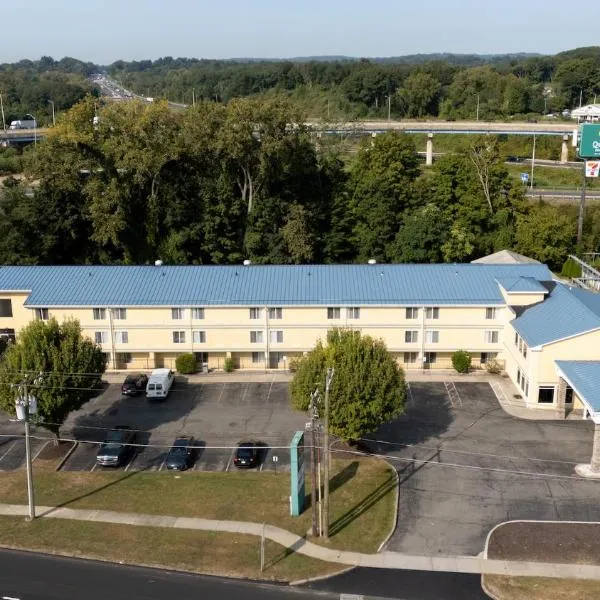 Quality Inn & Suites Danbury near University，位于丹伯里的酒店