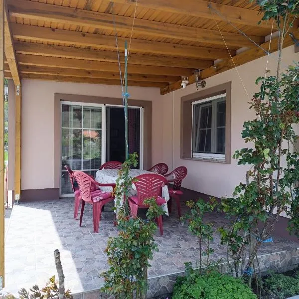 Charming Riverside Retreat，位于Smrdan的酒店