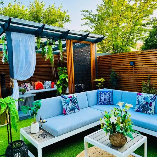 MeeZee Pearl Double Bed Lodge With Free Parking，位于曼彻斯特的酒店