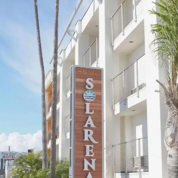 Hotel Solarena，位于纽波特海滩的酒店