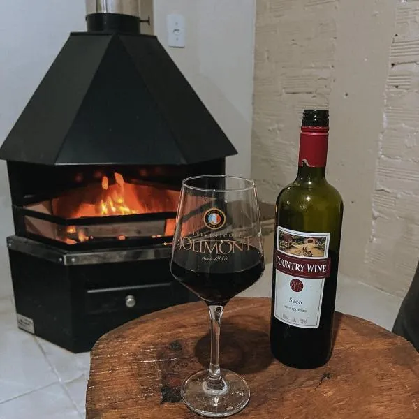 Refúgio com hidro, lareira e jardim em Três Coroas，位于特雷斯科罗阿斯的酒店