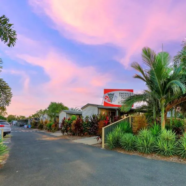Emerald Tourist Park，位于埃默拉尔德的酒店