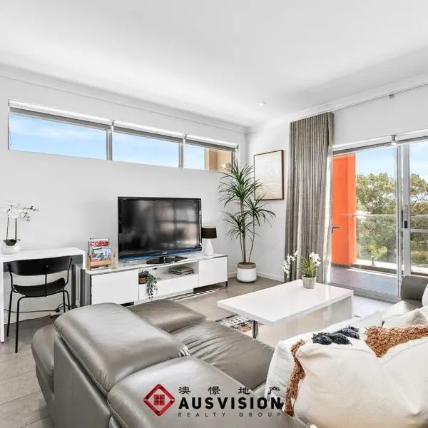 Lakeside Executive Retreat near Westfield Shops，位于珀斯的酒店
