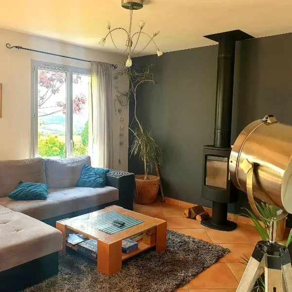 Maison spacieuse face aux Pyrénées，位于Carla-Bayle的酒店
