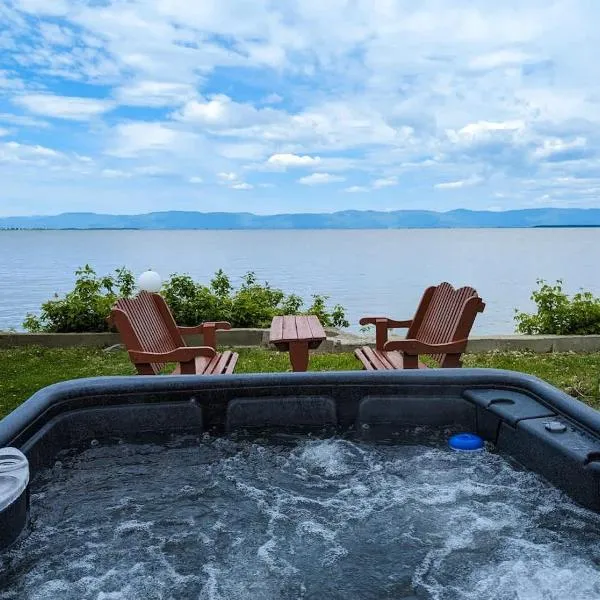 Chalet Studio #5 Waterfront with Spa, Fireplace & Wifi，位于Cap-Saint-Ignace的酒店