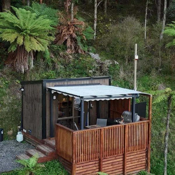 Bush Cabin Your own place Stunning views，位于陶马鲁努伊的酒店