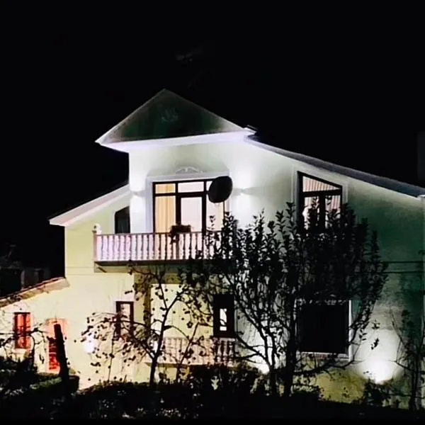 Vila Bashllari,位于Zvarisht的酒店