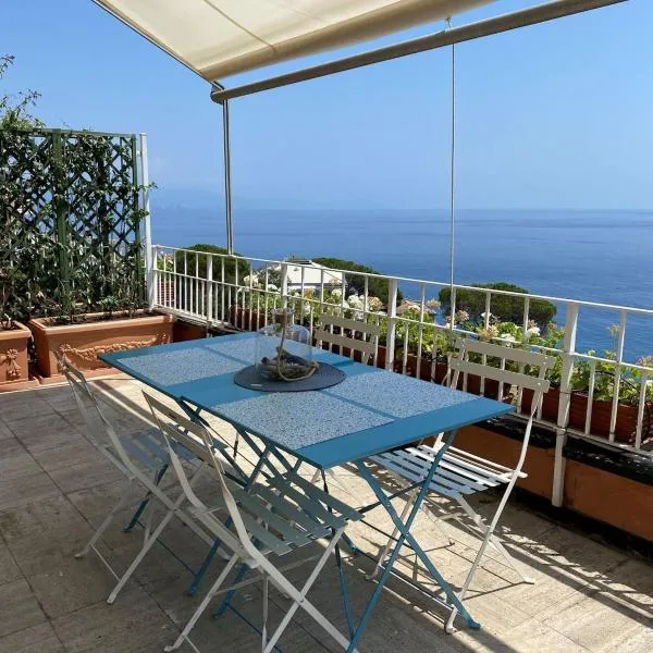 Penthouse - Pineta di Arenzano，位于阿伦扎诺的酒店