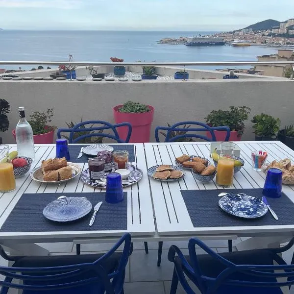 Suite avec 2 chambres d'hôtes pour 1 à 4 personnes avec terrasse, vue mer, parking privé, proche port et aéroport, petit déjeuner inclus，位于阿雅克修的酒店