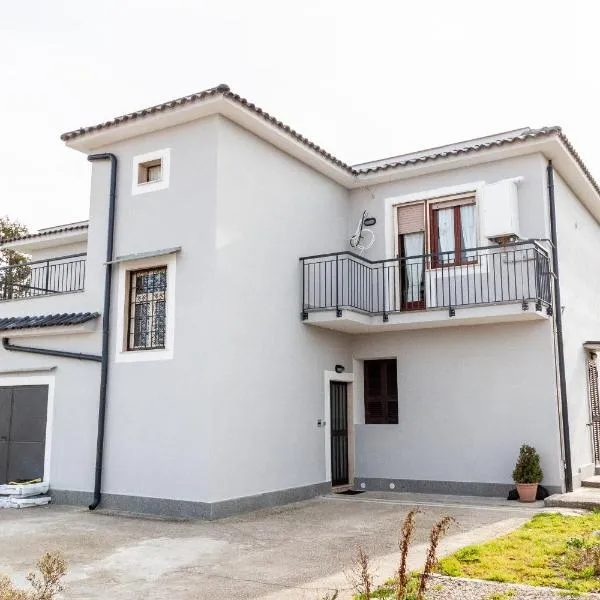 A casa di Marco Guesthouse 2 - Apt di Ciampino e stazione per Roma，位于马里诺的酒店