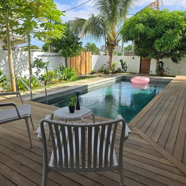 Carlos Villa Poolside，位于塔马兰的酒店