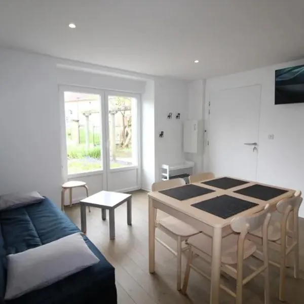 Gîtes La Source du Rey avec terrasse et jardin，位于Remoncourt的酒店