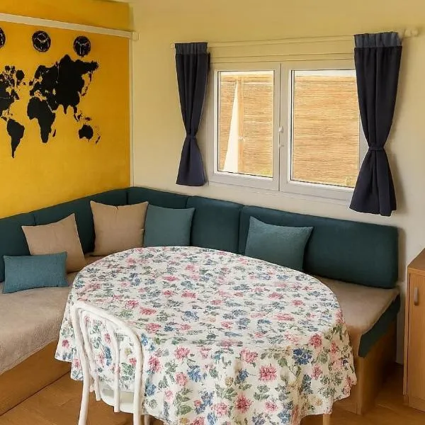 Casa Venus - con jardín y piscina，位于阿尔卡拉德瓜代拉的酒店