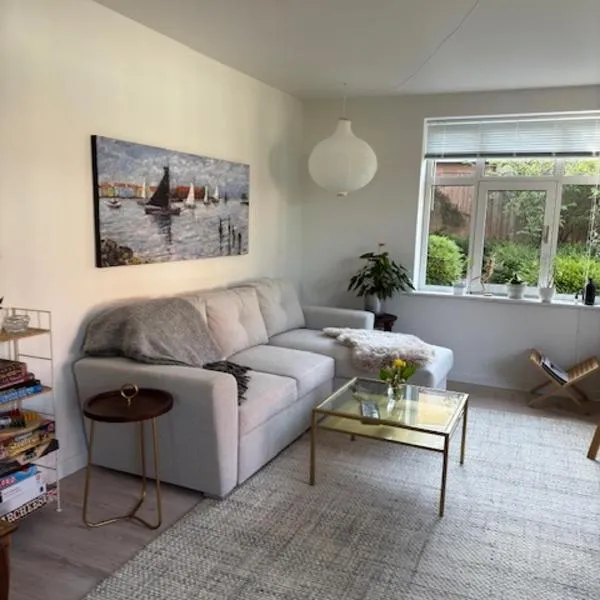 Garden Apartment by the Sea，位于森讷堡的酒店