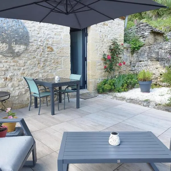 Séjournez au cœur du Périgord - La P'tite Maison, gîte de charme à Carlux, près de Sarlat，位于Carlux的酒店