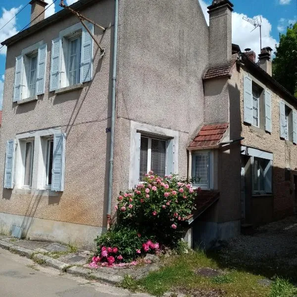 GITE LES 27 ROSES ET PLUS，位于Châtel-Censoir的酒店