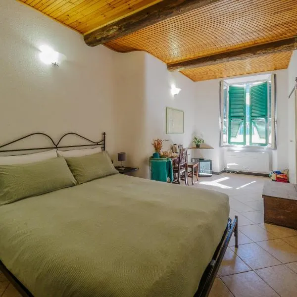 Macaia Village Life Room with AC #2，位于韦尔纳扎的酒店