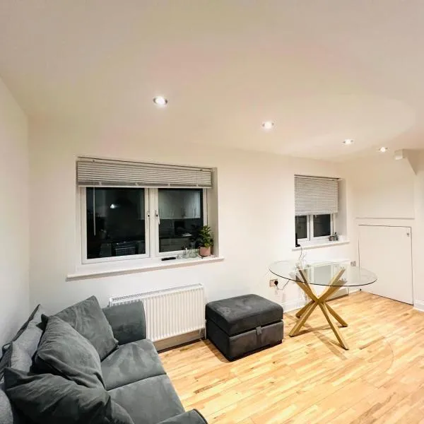 Spacious flat on the High St，位于贝肯翰姆的酒店