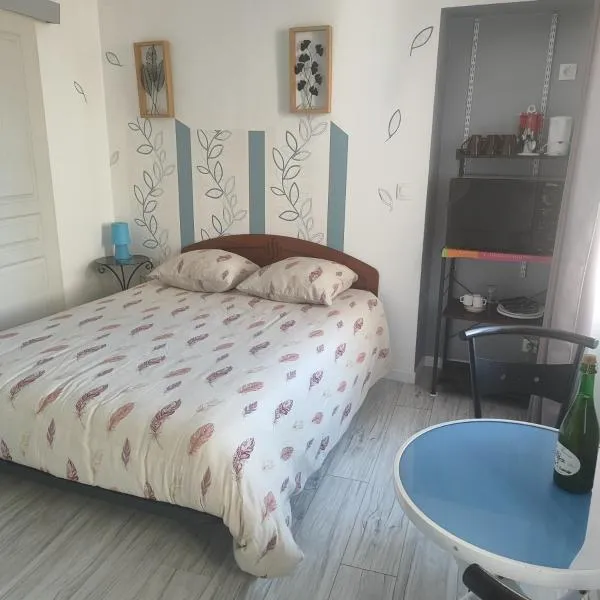 Chambre pour 2 personnes à Formigny RDC，位于Formigny的酒店