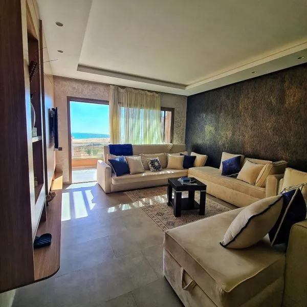 Appartement luxueux avec vue mer dans résidence privée à Imi OuaddarLuxurious apartment with sea view, private pool，位于伊米乌阿达尔的酒店