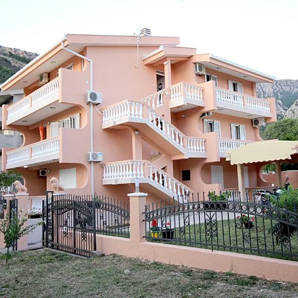 Apartmani Milacic，位于苏托莫雷的酒店