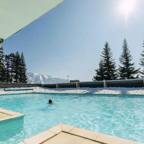 Charmant appartement confortable pour 6 personnes 40m2 pied pistes, Piscine, wifi, parking，位于尚鲁斯的酒店