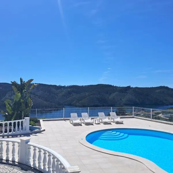 Lago Azul Villas，位于费雷拉杜泽济里的酒店