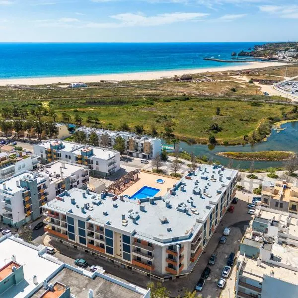 Lagos Apt with pool and huge balcony Very close to Beach and Marina，位于拉戈斯的酒店