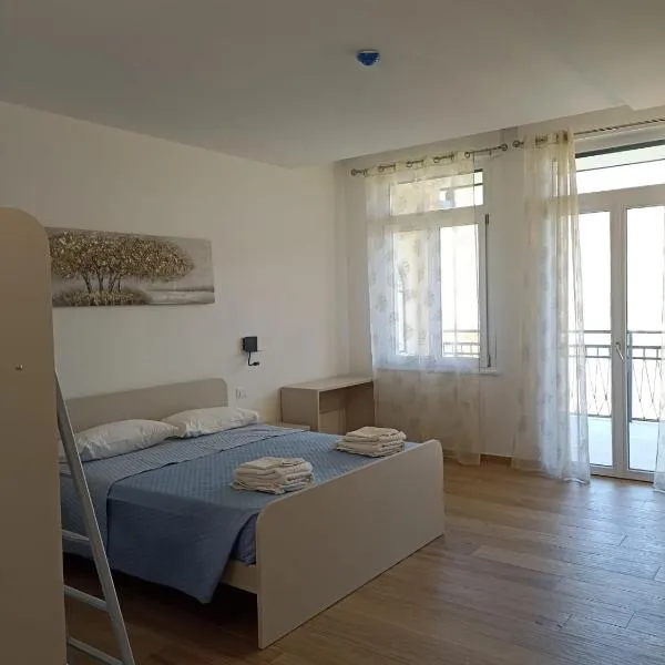 Edera Hall Inclusive，位于Cerano d'Intelvi的酒店