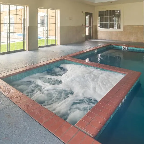 Platinum Inn & Suites Webster，位于韦伯斯特的酒店