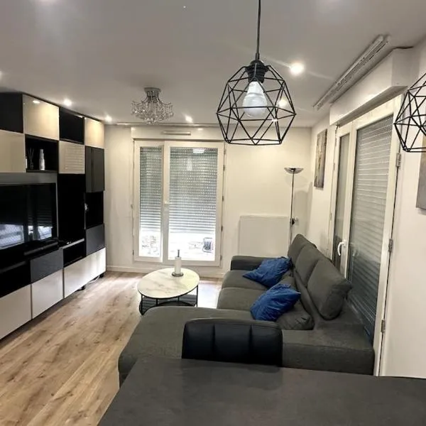 Cozy 3 rooms with terrace between Paris & Disney，位于诺伊斯·勒·格兰德的酒店