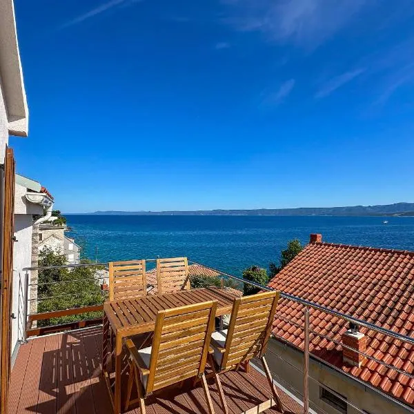 Sea Pearl Residence - Top beachfront location apartments in Bol centre，位于波尔的酒店