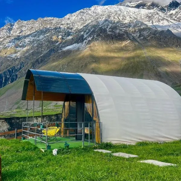 Kuro Glamping，位于卡兹贝吉的酒店