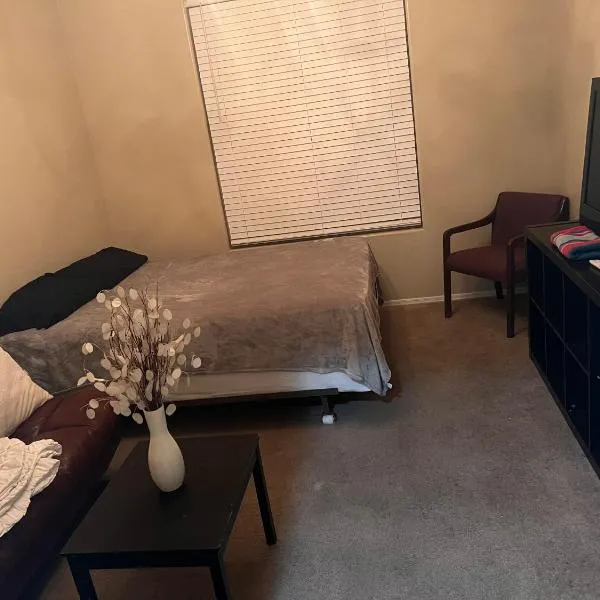 Goodyear 2 Story Room 3,位于嘉年的酒店
