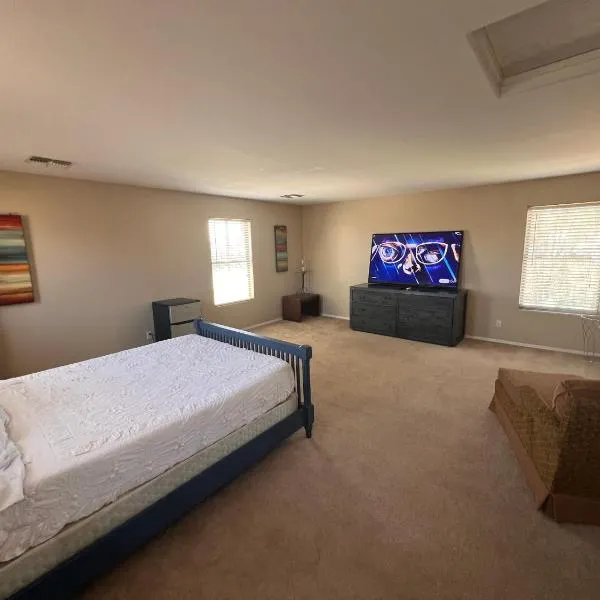 Goodyear 2 Story Room 4,位于嘉年的酒店