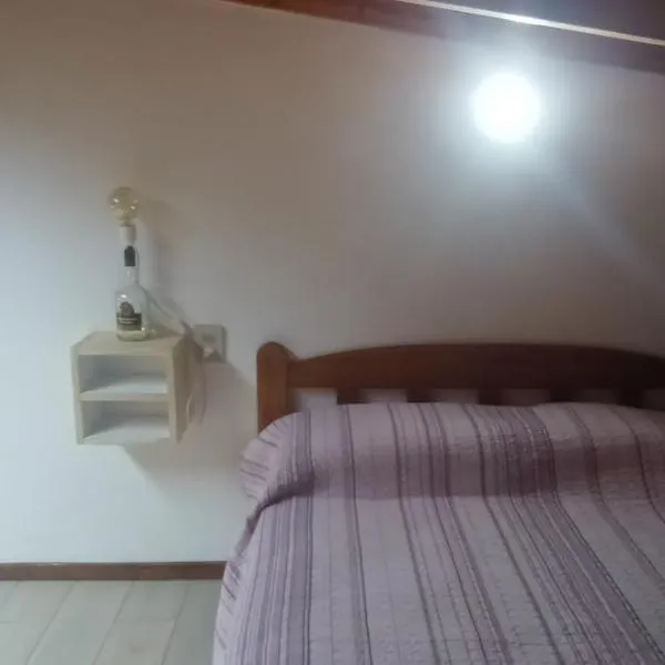 Alboroto house，位于圣克拉拉德尔马尔的酒店