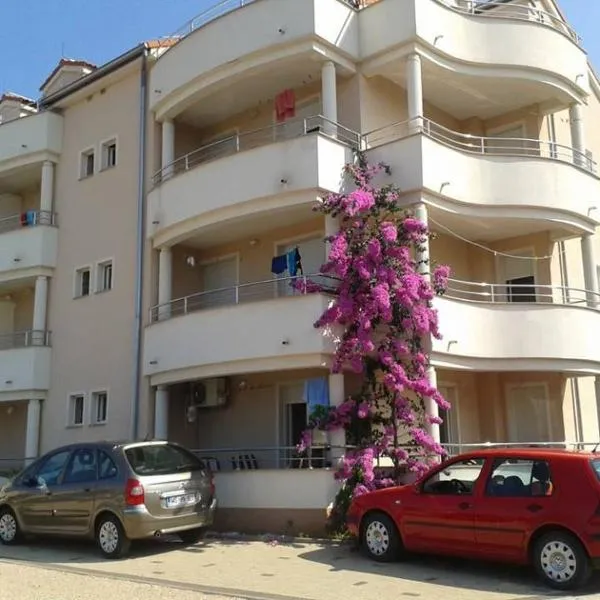 Apartments Angie，位于Vrgada的酒店