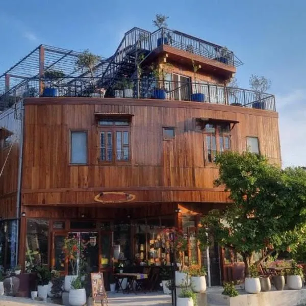 Nhà Waratah Homestay and Restaurant，位于会安的酒店
