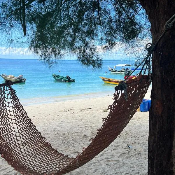 Fauna Beach Chalet Pulau Perhentian，位于Perhentian Island的酒店