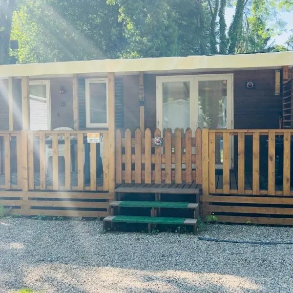 Chez Nathalie mobil home chauffé et climatisé，位于Boofzheim的酒店