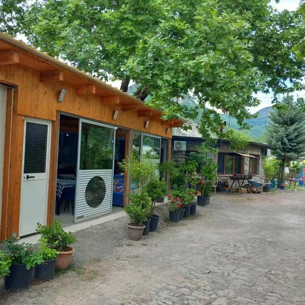Guest House Natura Komani Lake，位于Koman的酒店