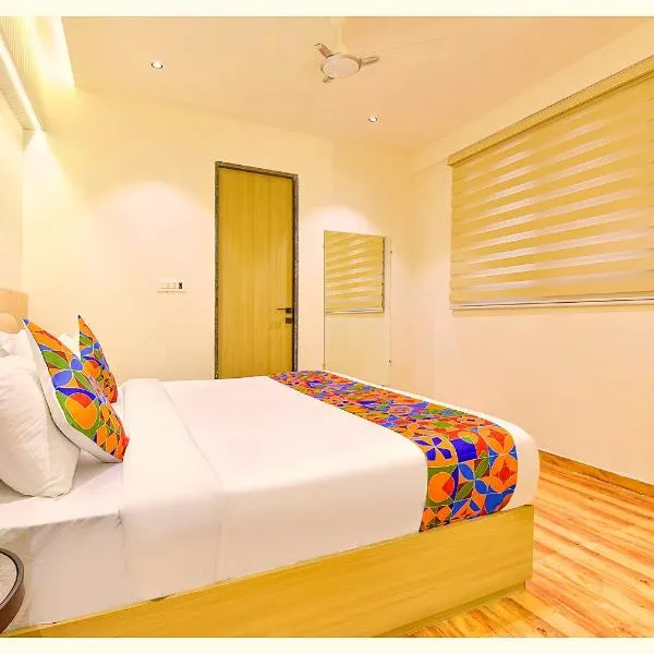 HOTEL RADHA ! KRISHNA PALACE Near Sea Beach - Fully Air Conditioning Room - Fully Air Conditioning Hotel - All Rooms Spacious - A Premium Guest House In Puri，位于普里的酒店