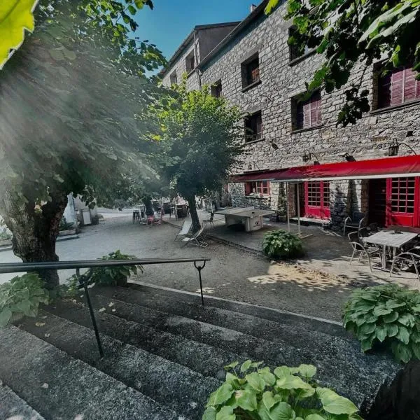 Hôtel - Pub Le Petit Bosquet，位于圣皮得迪维纳的酒店