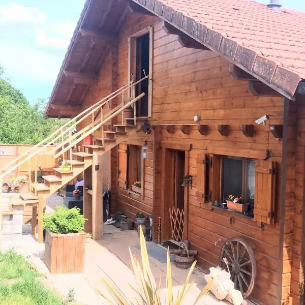 chambre d hôtes ''la cabane nature''，位于Puessans的酒店