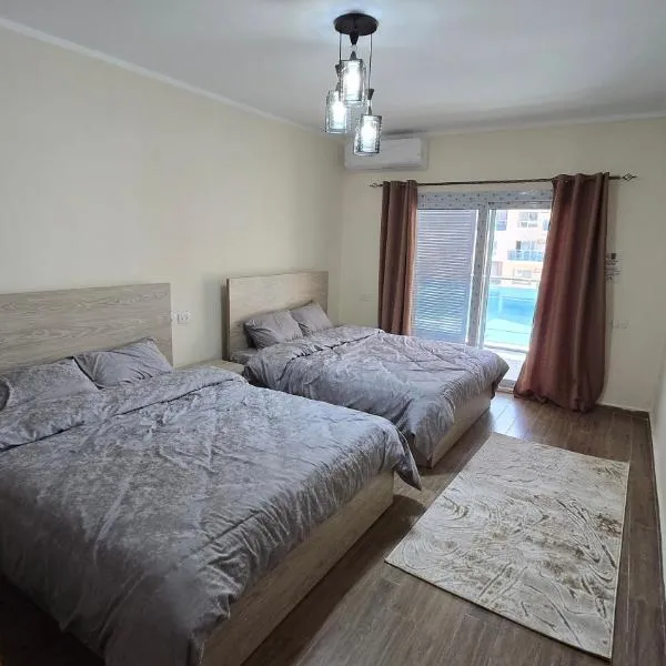 2 Bed Rooms Apartment, Beach Access, El Alamein, 8B401，位于阿莱曼的酒店