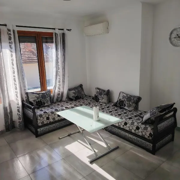 Joli appartement F3 proche transport，位于韦尼雪的酒店