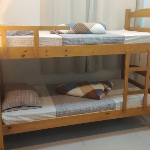 Guaru Inn Hostel，位于瓜鲁柳斯的酒店