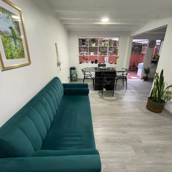 Hermosa Casa vía al nevado, termales del otoño, cerca al bosque complejo deportivo y clínica, sector san Marcel，位于马尼萨莱斯的酒店
